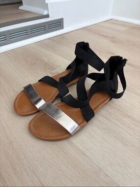 Girl’s Black Strappy Sandals with Silver Toe Band